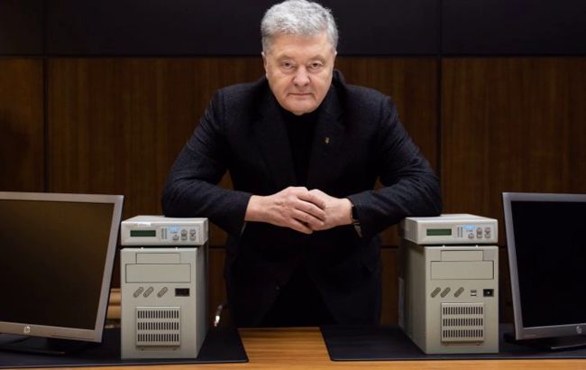 Порошенко з волонтерами купив обладнання для сил ППО