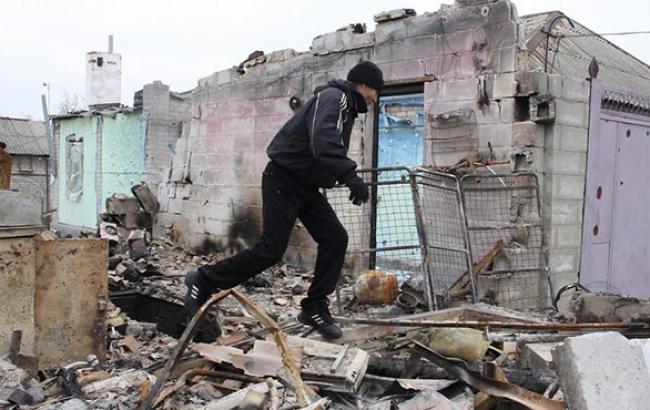 В результаті обстрілу населених пунктів бойовиками за добу загинули 2 мирних жителів, 10 поранені, - штаб АТО