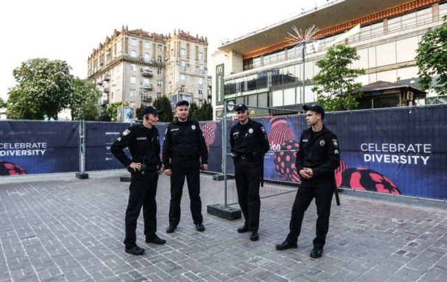 У Києві публічну безпеку біля виставкового центру забезпечує 4 тис. силовиків