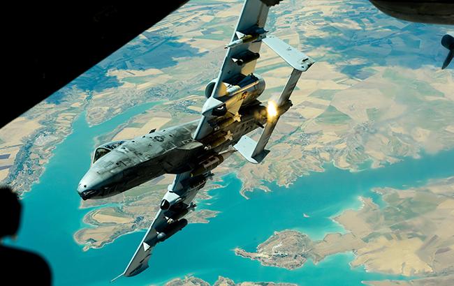 В Тихом океане разбился американский самолет с 11 людьми на борту