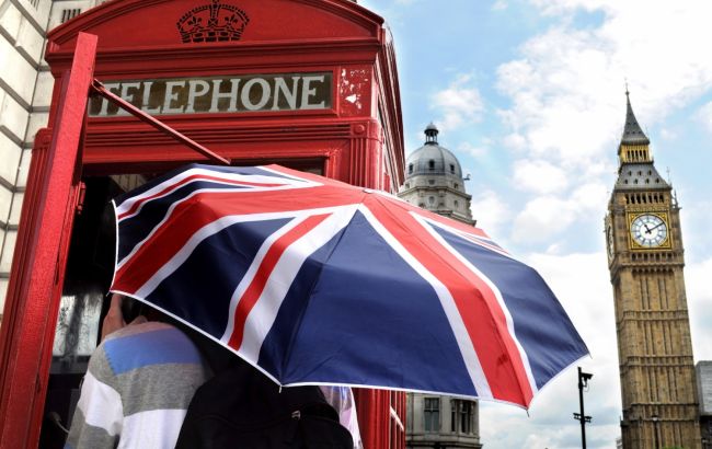 Що насправді знаходиться в червоних телефонних будках у Британії: вас точно це здивує