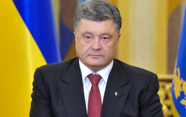 Порошенко ввел в действие решение СНБО об обращении к ООН и ЕС о введении миротворцев в Украину