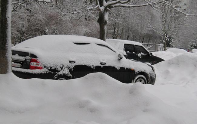 В Николаеве занесло снегом десятки автомобилей