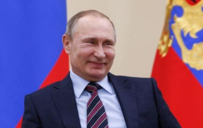 Путин попросил крымчан "потерпеть еще немного"