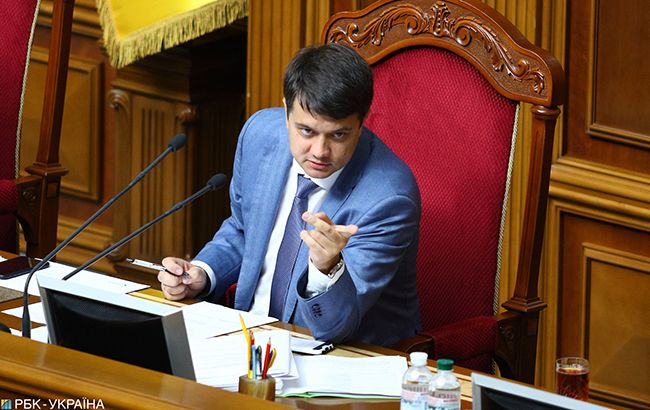 Людям не понятно: народных депутатов отчитали за поведение в Раде