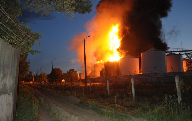 Вероятная причина пожара на нефтебазе под Киевом - техническая, - МВД