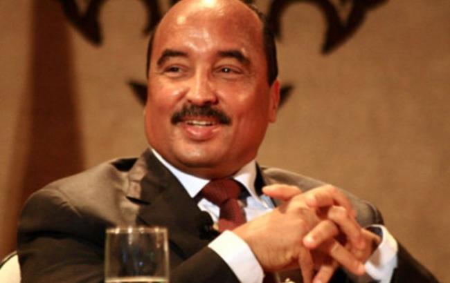 Президент Мавританії пішов проти правил заради веселощів на футбольному полі