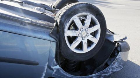 В Івано-Франківській області автомобіль з'їхав в річку та перекинувся, є загиблі