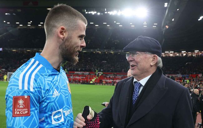 Легендарный тренер Фергюсон получил медаль за завоеванный 40 лет назад еврокубок