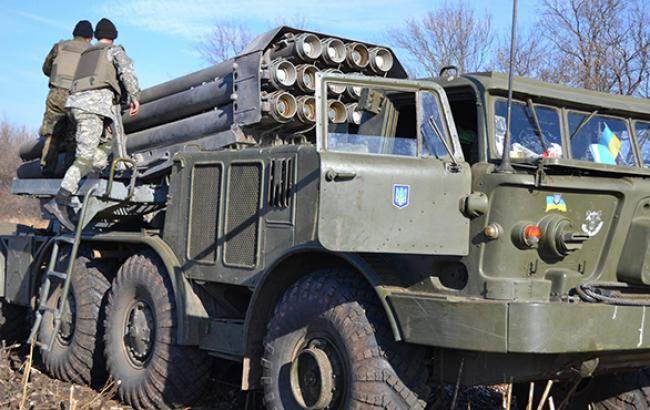 Террористы пытаются расширить зону своего влияния в районе трассы Бахмутка, - штаб