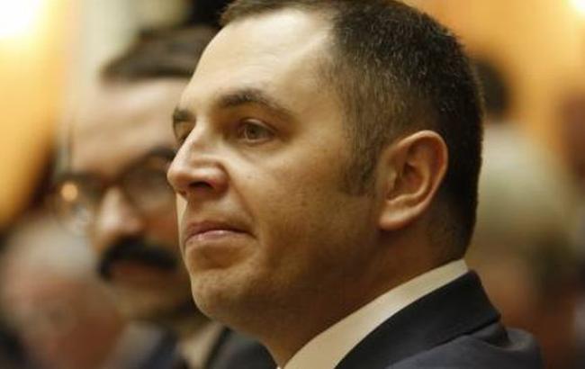 Совет ЕС снял санкции с 4 чиновников из команды Януковича, - источник