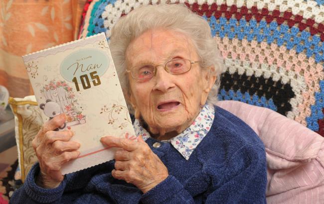 105-річна англійка пам'ятає поіменно 51 онука