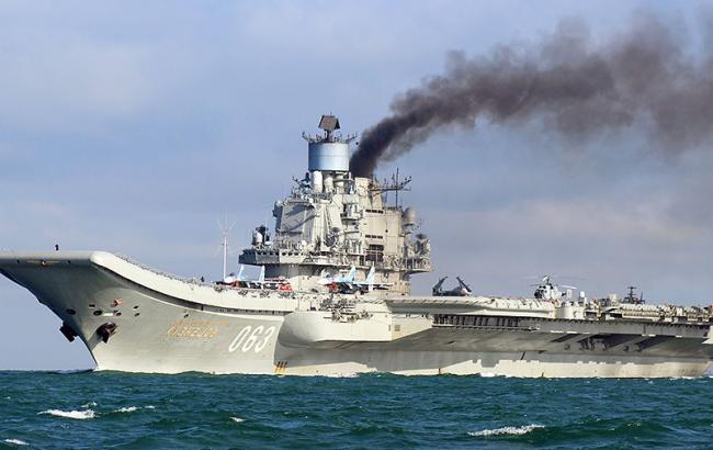 Министр обороны Британии назвал российский крейсер "кораблем позора"