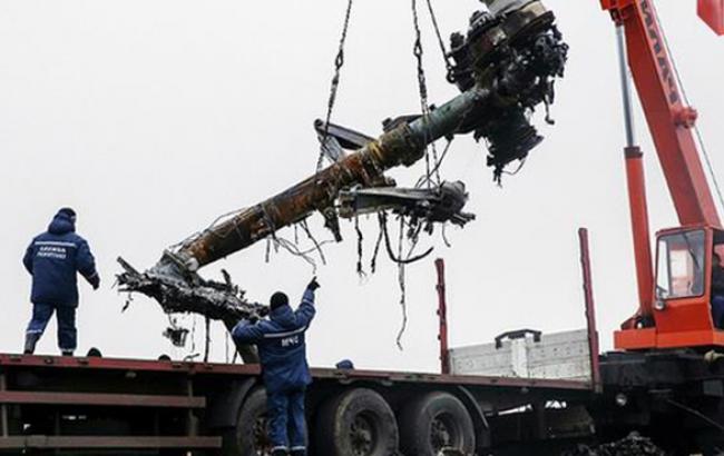 Из Харькова в Нидерланды выехали 8 грузовиков с обломками Boeing-777