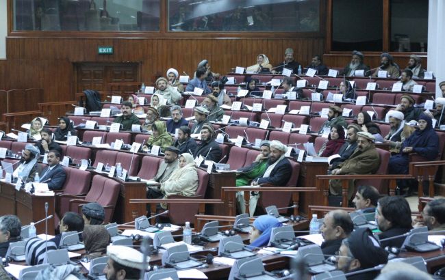 Біля будівлі парламенту Афганістану прогриміли декілька вибухів