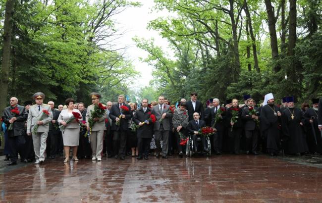 В Харькове прошло торжественное шествие ко Дню памяти и примирения