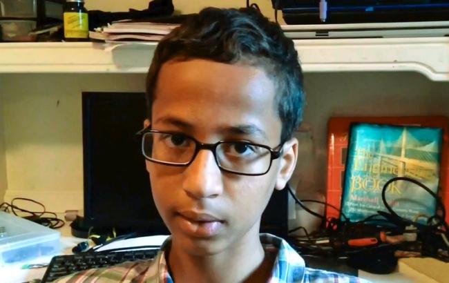 Обама пригласил школьника с "классными часами" в Белый дом