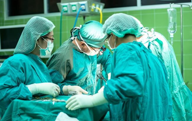 В Ізраїлі лікарі відокремили дівчинці голову від хребта заради порятунку життя