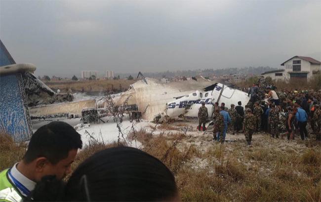 В Непале разбился самолет, спасли 17 человек