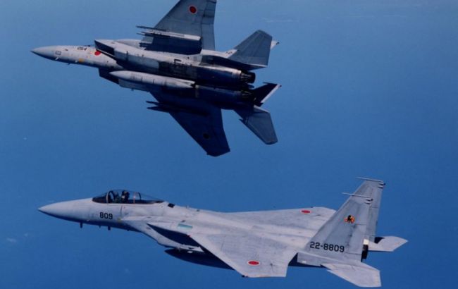 Япония сообщила об активности военных самолетов Китая и России у границы