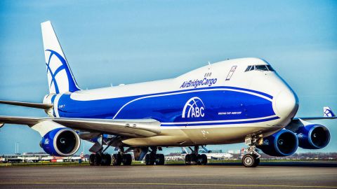 В Японії літак здійснив аварійну посадку через попадання блискавки