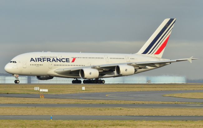 У Франції уряд заборонив низку авіарейсів: названо причину