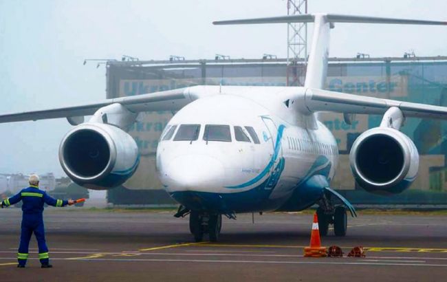 Украинская авиакомпания резко прекратила все полеты: что известно