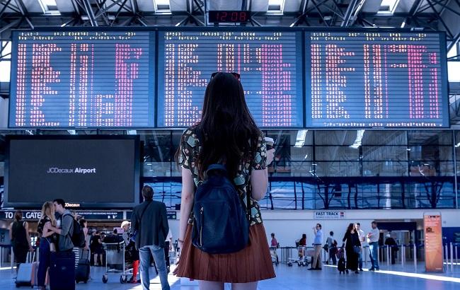 Скільки українців хочуть жити за кордоном: інфографіка по регіонах