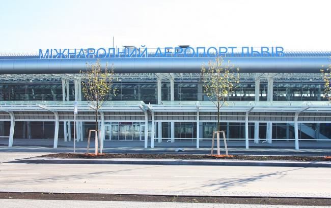 Аэропорт Львова закрыт на взлет и посадку из-за аварии самолета