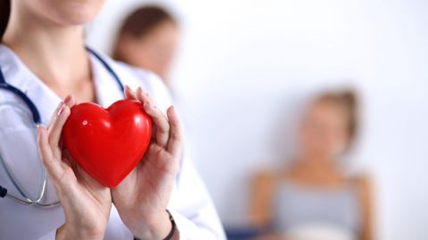 Тревожные симптомы: что нужно знать о инфаркте и инсульте