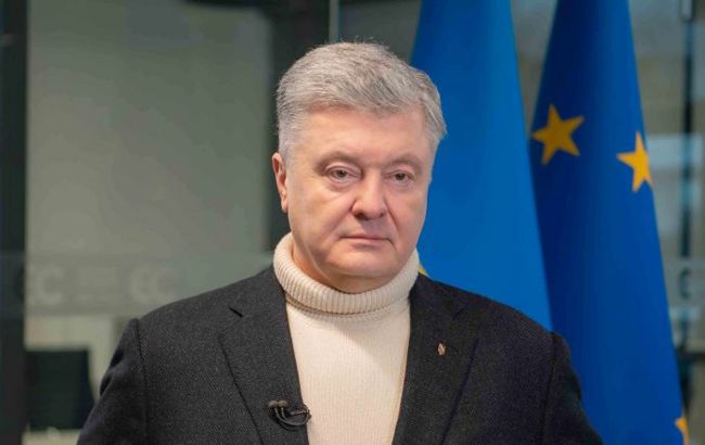 Порошенко вимагає повернути доплати 30 тисяч військовим і змінити закон про Конституційний суд