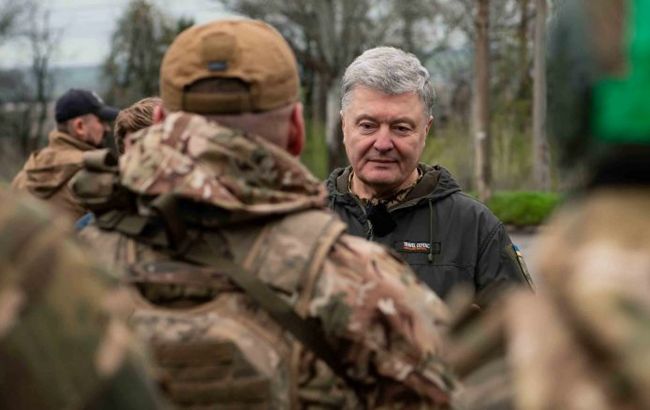 Порошенко примет участие в международной выставке оружия в Афинах