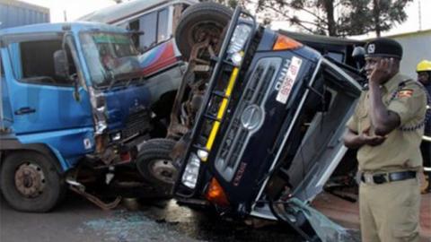 Внаслідок аварії автобусу в Уганді загинули 48 осіб