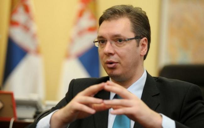 Премьера Сербии закидали камнями на траурной церемонии в Боснии