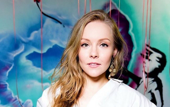 Filmda rol oynagan aktrisalarda hammom mavjud Jukov va Yesenin tomonidan Dyaddagi jinsiy aloqa