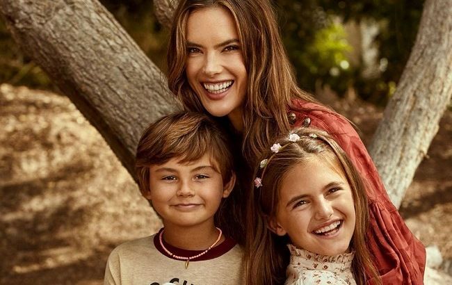 Ідеальна сім'я: Алессандра Амбросіо засипала мережу спільними фото з дітьми і коханим