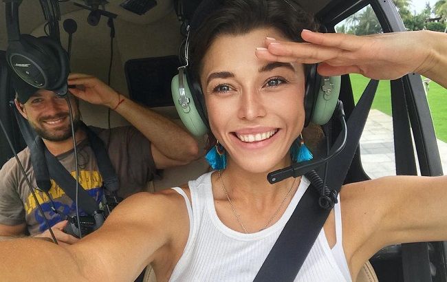 Самая солнечная и легкая: звезда "Орла и Решки" показала стройные ножки на Карибах