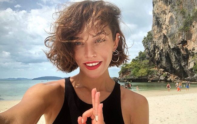 "Русалка, ты создаешь волны": звезда "Орла и Решки" показала идеальные формы в купальнике