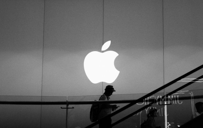 Власники iPhone зазнають масового злому. Як захистити свій смартфон