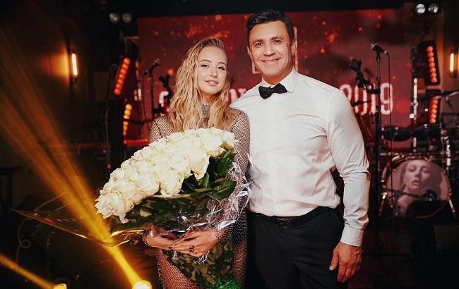 Жена Тищенко взбудоражила сеть "голым" платьем на Новый год