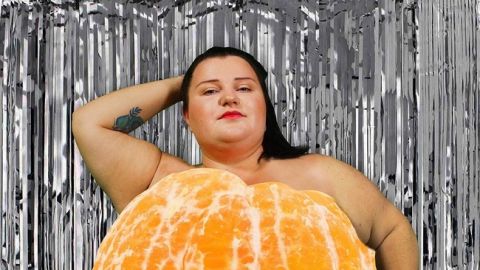 Пускаю волны: Alyona Alyona в купальнике показала, как резвится в бассейне