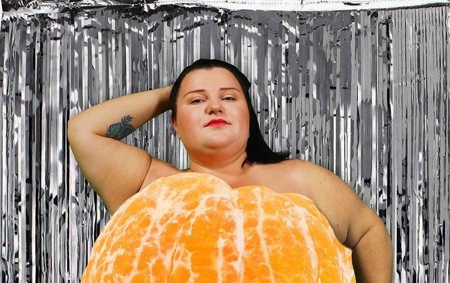 Пускаю хвилі: Alyona Alyona в купальнику показала, як розважається в басейні