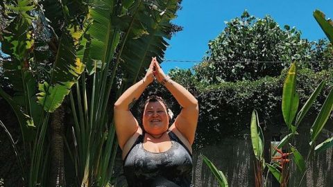 В тебе прекрасно все! Обнаженная Alyona Alyona едва прикрыла пышную грудь кокосами