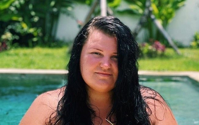 Їм до сих пір: Alyona Alyona в купальнику розкрила свій рецепт збільшення грудей