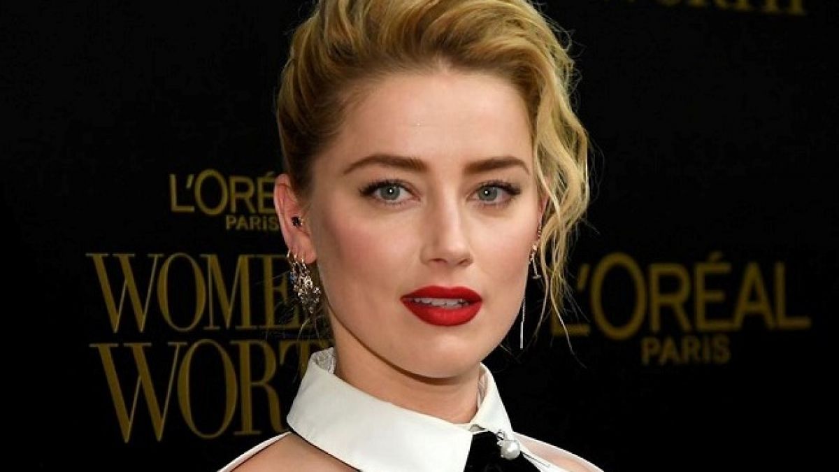 Екс-дружина Джонні Деппа була помічена за жарким поцілунком з онкохворою жінкою