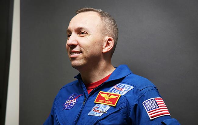 Астронавт NASA усиновив дворічного українця