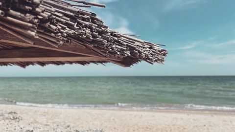 Завищені ціни та "проблемний" сервіс: чому туристи обирають іноземні курорти замість українських