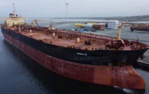 Хуситы ударили ракетами по нефтяному танкеру в Красном море