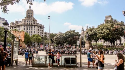 Платні пляжі та ліміти на екскурсії. Як у Європі борються із "зайвими" туристами