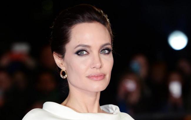 Анджелина Джоли хочет уехать из США и увезти с собой детей
